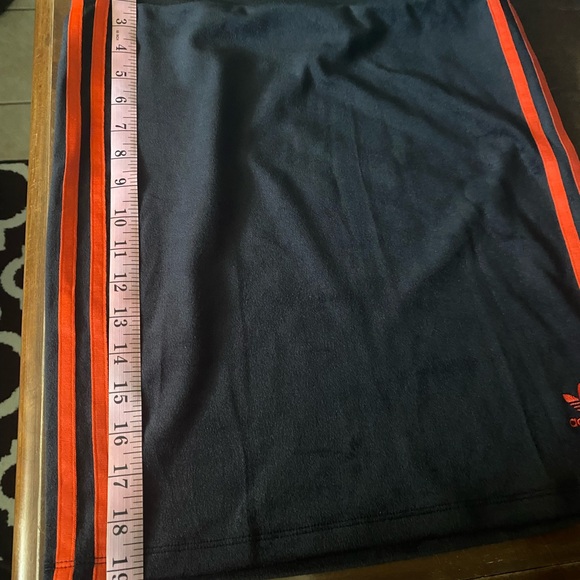 Adidas Velvet skirt with red strips - Picture 7 of 7